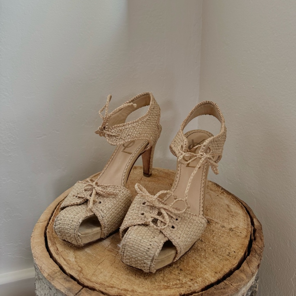 Vintage YSL raffia heeled sandals - Picture 9 of 13